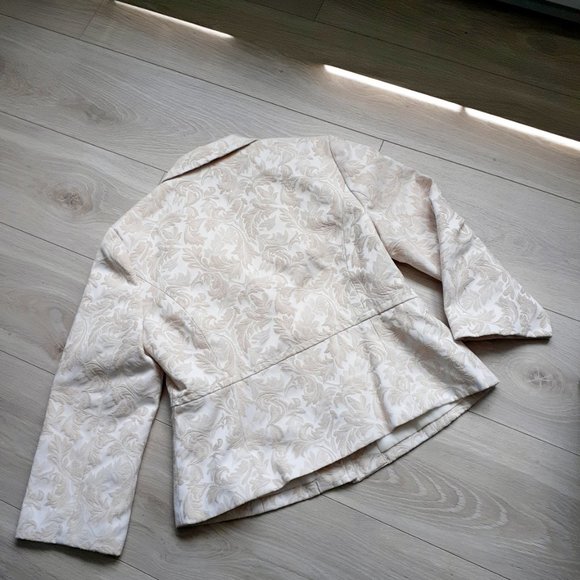 Tone-on-tone embroidered blazer with a satin finish - Picture 3 of 7